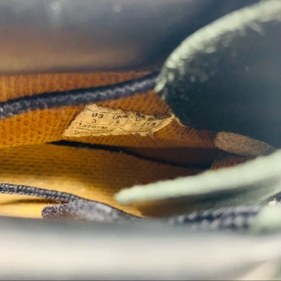 Boys Black Timberlands Size 3 - Picture 7 of 7